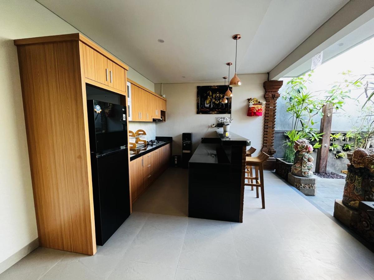 Cecillia Guesthouse Canggu Exterior photo